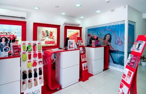 Intérieur de l'agence commerciale de Tunisiana , premier opérateur privé de téléphonie mobile en Tunisie