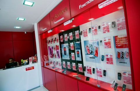 Intérieur de l'agence commerciale de Tunisiana , premier opérateur privé de téléphonie mobile en Tunisie