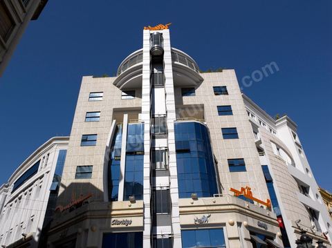 Centre commercial Le Claridge sur l'avennue Habib Bourguiba au coeur de Tunis