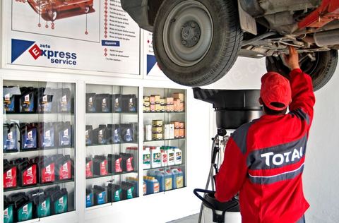 Stations service de Total en Tunisie, atelier de réparation et pompes à essence