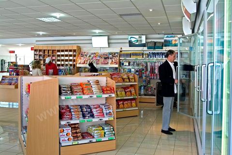 Stations service de Total en Tunisie, atelier de réparation et pompes à essence