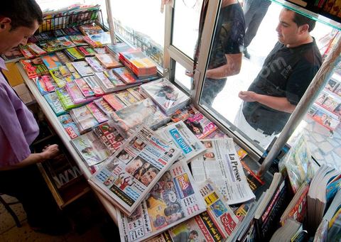 Kisoque à journaux, venderu de journaux, presse tunisienne, journaux de Tunisie