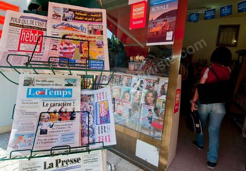 Kisoque à journaux, venderu de journaux, presse tunisienne, journaux de Tunisie