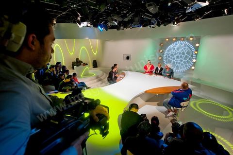 Plateau et coulisses de l'émission Ness Nesma de Nesma TV la télé du Grand Maghreb