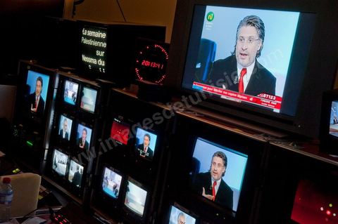 Nabil Karoui sur les écrans de la Régie prod de l'émission Ness Nesma de Nesma TV la télé du Grand Maghreb