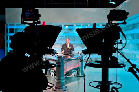 Plateau du JT télé de la wataniya 1 lors du JT de 12h avec Abdeljelil Abbassi, présentateur du JT, dans la rédaction et les studios de la chaine de Télévision nationale Tunisienne El Wataniya 1 et 2.