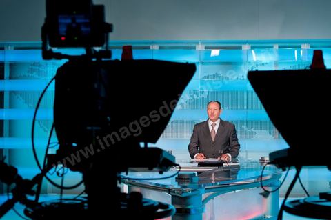 Plateau du JT télé de la wataniya 1 lors du JT de 12h avec Abdeljelil Abbassi, présentateur du JT, dans la rédaction et les studios de la chaine de Télévision nationale Tunisienne El Wataniya 1 et 2.