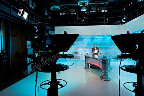 Plateau du JT télé de la wataniya 1 lors du JT de 12h avec Abdeljelil Abbassi, présentateur du JT, dans la rédaction et les studios de la chaine de Télévision nationale Tunisienne El Wataniya 1 et 2.