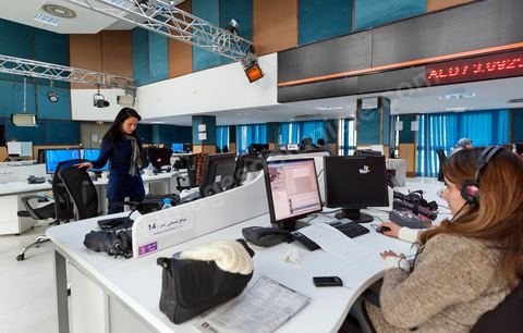 Les journalistes de l'information dans la presse room de la Wataniya 1 dans la rédaction et les studios de la chaine de Télévision nationale Tunisienne El Wataniya 1 et 2.