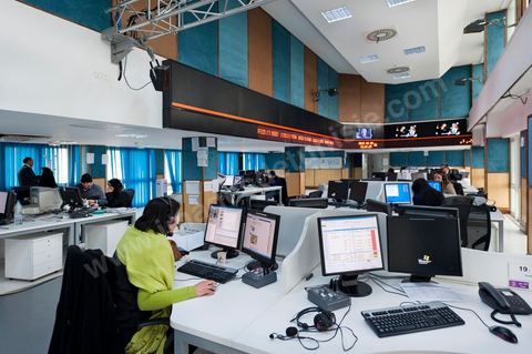 Les journalistes de l'information dans la presse room de la Wataniya 1 dans la rédaction et les studios de la chaine de Télévision nationale Tunisienne El Wataniya 1 et 2.