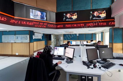 Les journalistes de l'information dans la presse room de la Wataniya 1 dans la rédaction et les studios de la chaine de Télévision nationale Tunisienne El Wataniya 1 et 2.