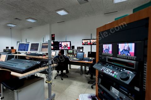 Régie du studio virtuel. Dans la rédaction et les studios de la chaine de Télévision nationale Tunisienne El Wataniya 1 et 2.