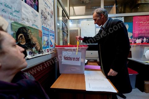 13 janvier au journal quotidien La Presse, les journalistes décident d'organiser un vote interne pour élire leur rédacteur en chef, leur rédacteur en chef adjoint et les 5 membres du comité de rédaction, cela ne réponse aux nominations imposés par le Premier Ministre le week end dernier.