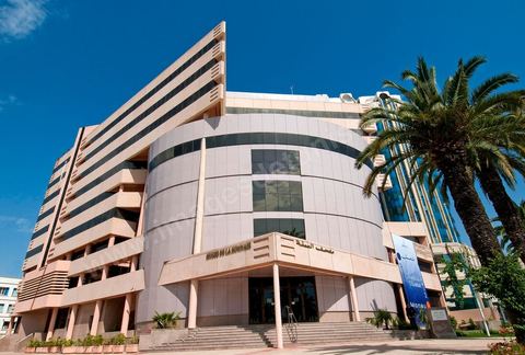 Façade du Musée de la Monnaie de la Banque Centrale de Tunisie sur l'avenue Mohamed V à Tunis
