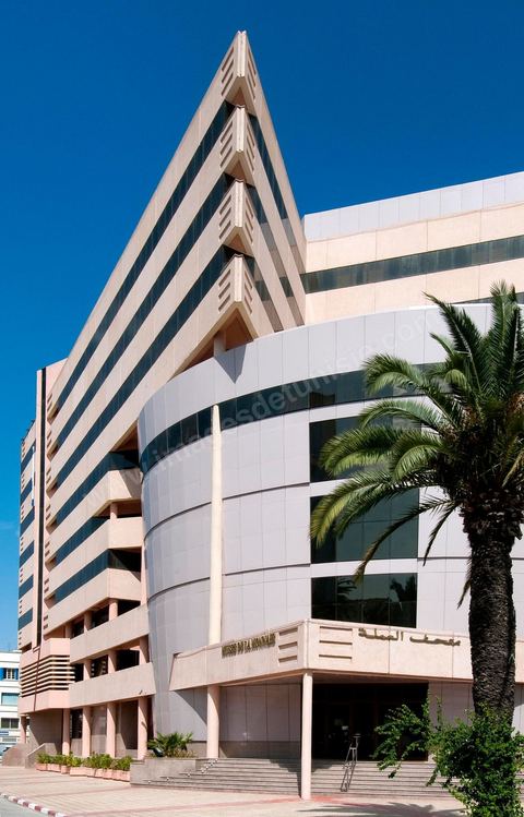 Façade du Musée de la Monnaie de la Banque Centrale de Tunisie sur l'avenue Mohamed V à Tunis
