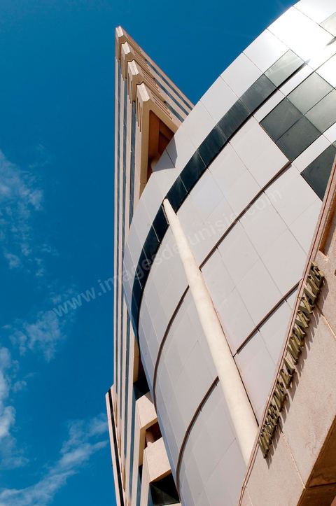 Façade du Musée de la Monnaie de la Banque Centrale de Tunisie sur l'avenue Mohamed V à Tunis