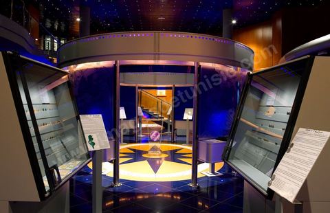 Salles et vitrine du Musée de la Monnaie de la Banque Centrale de Tunisie sur l'avenue Mohamed V à Tunis