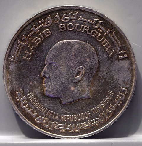 Pièces de monnaie tunisienne commémorative au Musée de la Monnaie de la Banque Centrale de Tunisie sur l'avenue Mohamed V à Tunis