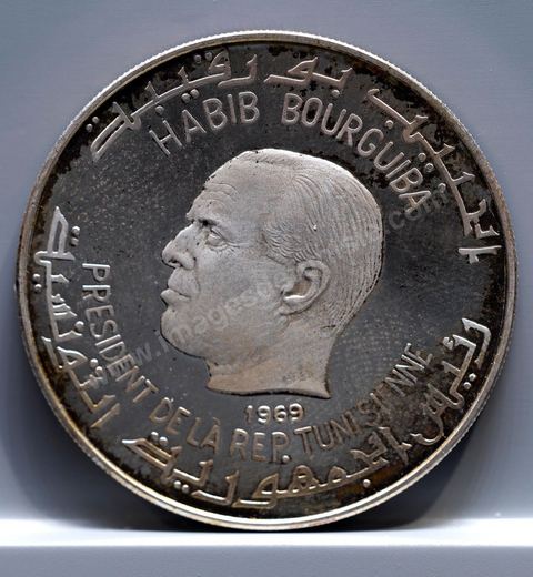 Pièces de monnaie tunisienne commémorative au Musée de la Monnaie de la Banque Centrale de Tunisie sur l'avenue Mohamed V à Tunis