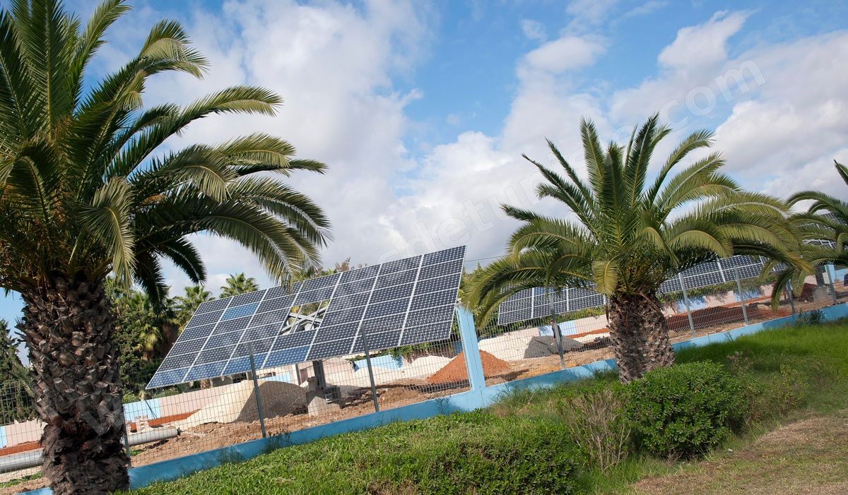Installation de panneaux solaires à la CITET Centre International des technologies de l'environnement de Tunis à Tunis