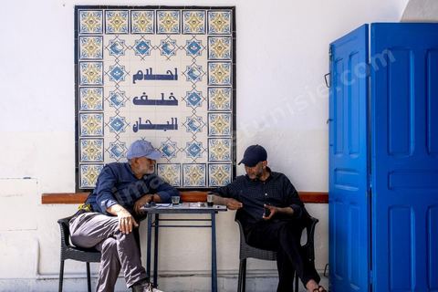 A Erriadh, Djerbahood, le musée à ciel ouvert de street art développée par Mehdi Ben Cheikh, de la galerie Itinérance à Paris 13. Oeuvre de l'artiste Banjer