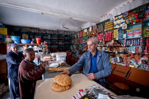 Epicerie / Hanout de Mohamed Ben Moussa sur la grande place du marché de Erriadh