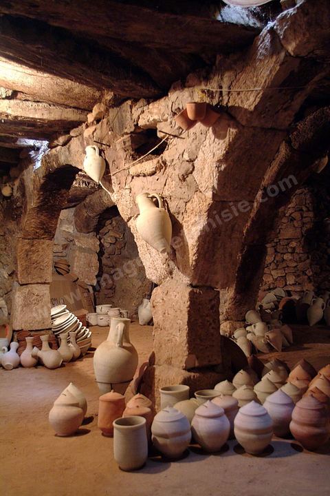 Boutique de poterie dans un atelier à Guellala - Ile de DJerba