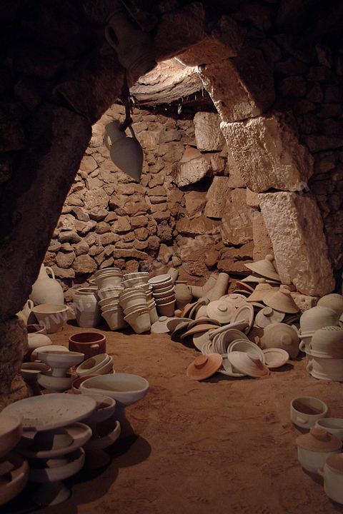 Boutique de poterie dans un atelier à Guellala - Ile de DJerba