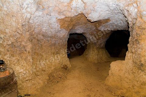 Carrières d'argile à Guellala, à plus de 50 ml de profondeur les potiers exploitent encore les carrières d'argile utilisées par les punique à l'époque antique