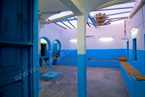 Prière du soir à la Synagogue dans le quartier juif de Hara Kebira dans la banlieue de Houmt Souk sur l'île de Djerba