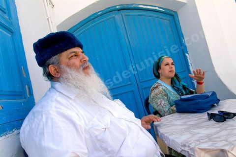 Restaurant et grillade de mouton dans la rue du quartier juif de Hara Kebira dans la banlieue de Houmt Souk sur l'île de Djerba