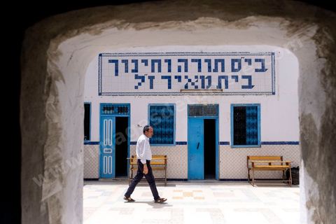 À Hara Kbira, quartier juif à Houmt Souk, école des garçons et filles juifs, par alternance, de la Fondation Toura ve Hanoukh ( torah et éducation).