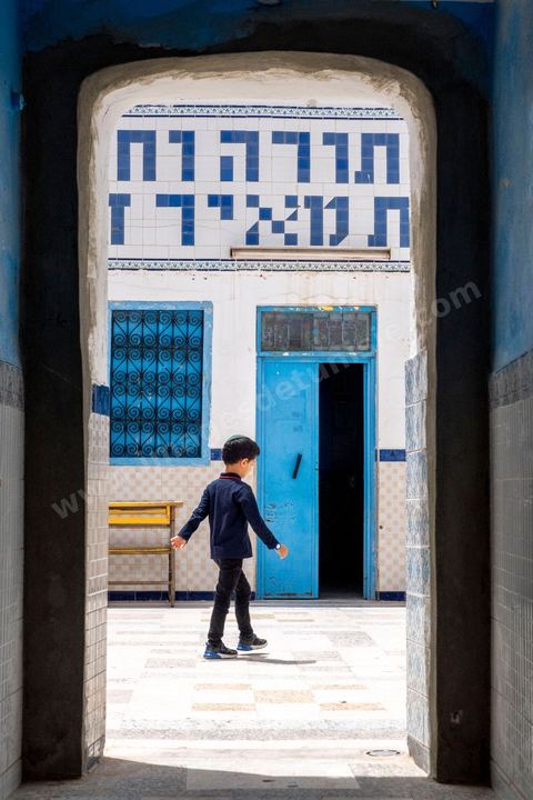 À Hara Kbira, quartier juif à Houmt Souk, école des garçons et filles juifs, par alternance, de la Fondation Toura ve Hanoukh ( torah et éducation).