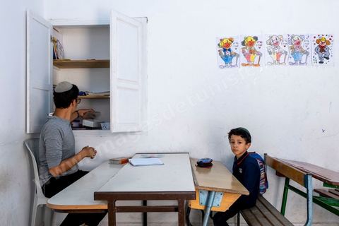À Hara Kbira, quartier juif à Houmt Souk, école des garçons et filles juifs, par alternance, de la Fondation Toura ve Hanoukh ( torah et éducation).