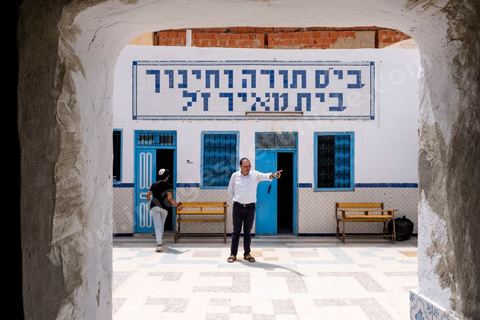 À Hara Kbira, quartier juif à Houmt Souk, école des garçons et filles juifs, par alternance, de la Fondation Toura ve Hanoukh ( torah et éducation).