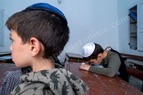 À Hara Kbira, quartier juif à Houmt Souk, école des garçons et filles juifs, par alternance, de la Fondation Toura ve Hanoukh ( torah et éducation).