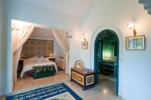 Chambre de la maison d'hôte Dar Chennoufi dans la campagne face à la ville du Kef.
