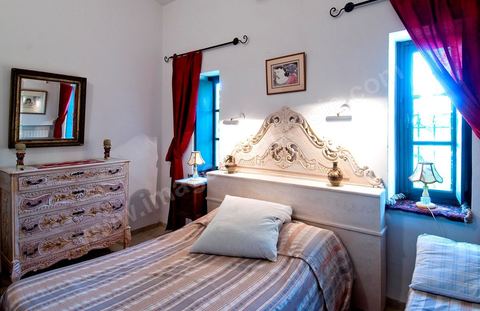 Chambre de la maison d'hôte Dar Chennoufi dans la campagne face à la ville du Kef.