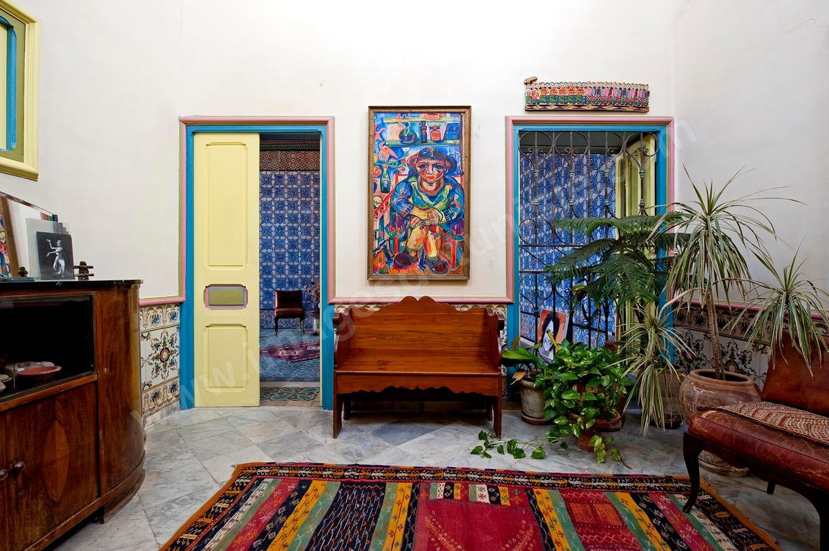 Patio couvert menant à al Chambre Bleue de la Maison de Marouane et Sondos Ben Milled dans la medina de Tunis