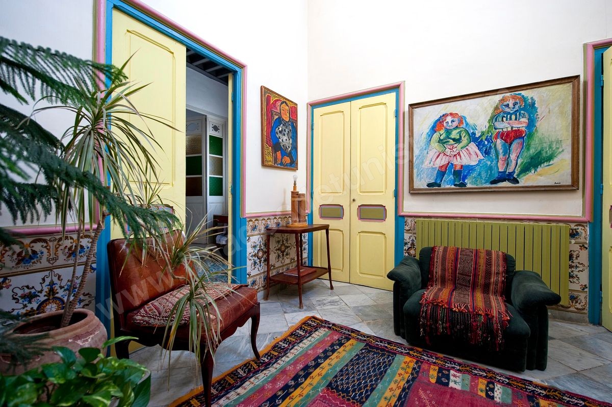 Patio couvert menant à al Chambre Bleue de la Maison de Marouane et Sondos Ben Milled dans la medina de Tunis