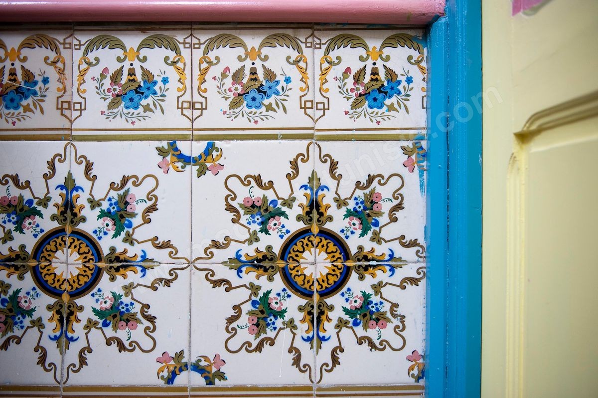 Patio couvert menant à al Chambre Bleue de la Maison de Marouane et Sondos Ben Milled dans la medina de Tunis