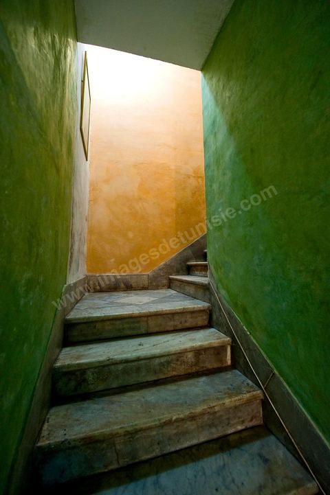 Escalier dans la Maison de Marouane et Sondos Ben Milled dans la medina de Tunis