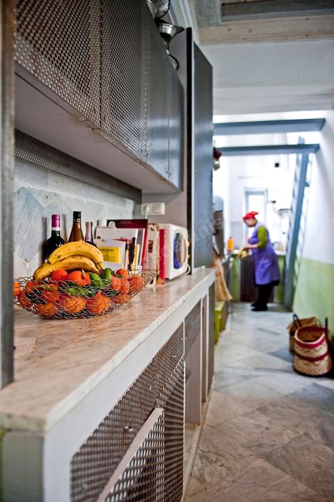 Salle à manger et cuisine dans la Maison de Marouane et Sondos Ben Milled dans la medina de Tunis