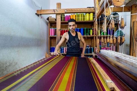 Tisserand soie naturelle à Houmt Souk