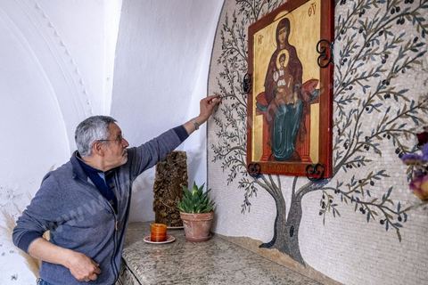 L'église Saint-Joseph de Djerba, située dans la ville de Houmt Souk sur l'île de Djerba, est une église catholique construite en 1848 et agrandie en 1855. Cédée au gouvernement tunisien en 1964, elle devient un bâtiment municipal avant de retrouver sa fonction sacerdotale en 2005.
