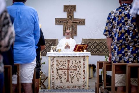 L'église Saint-Joseph de Djerba, située dans la ville de Houmt Souk sur l'île de Djerba, est une église catholique construite en 1848 et agrandie en 1855. Cédée au gouvernement tunisien en 1964, elle devient un bâtiment municipal avant de retrouver sa fonction sacerdotale en 2005.