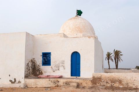 Mausolée de Sidi Saïd en bord de mer sur l'île Chergui à Kerkennah