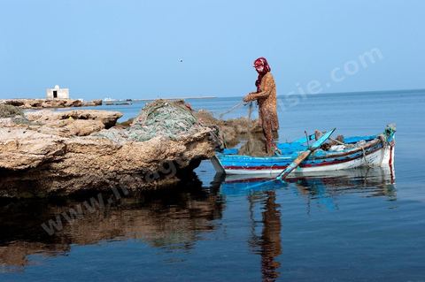Fatma, femme pêcheuse sur l'île de chergui à Kerkennah