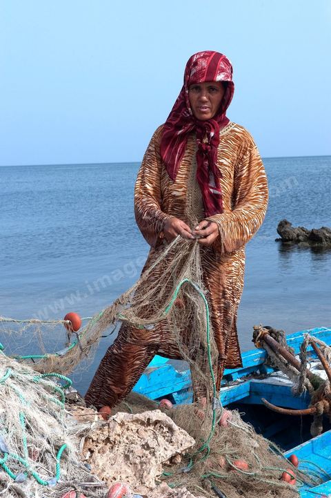 Fatma, femme pêcheuse sur l'île de chergui à Kerkennah