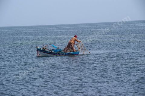 Fatma, femme pêcheuse sur l'île de chergui à Kerkennah